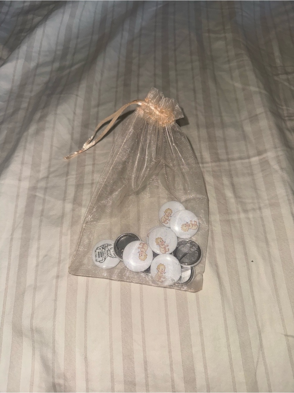 Cute bag with buttons